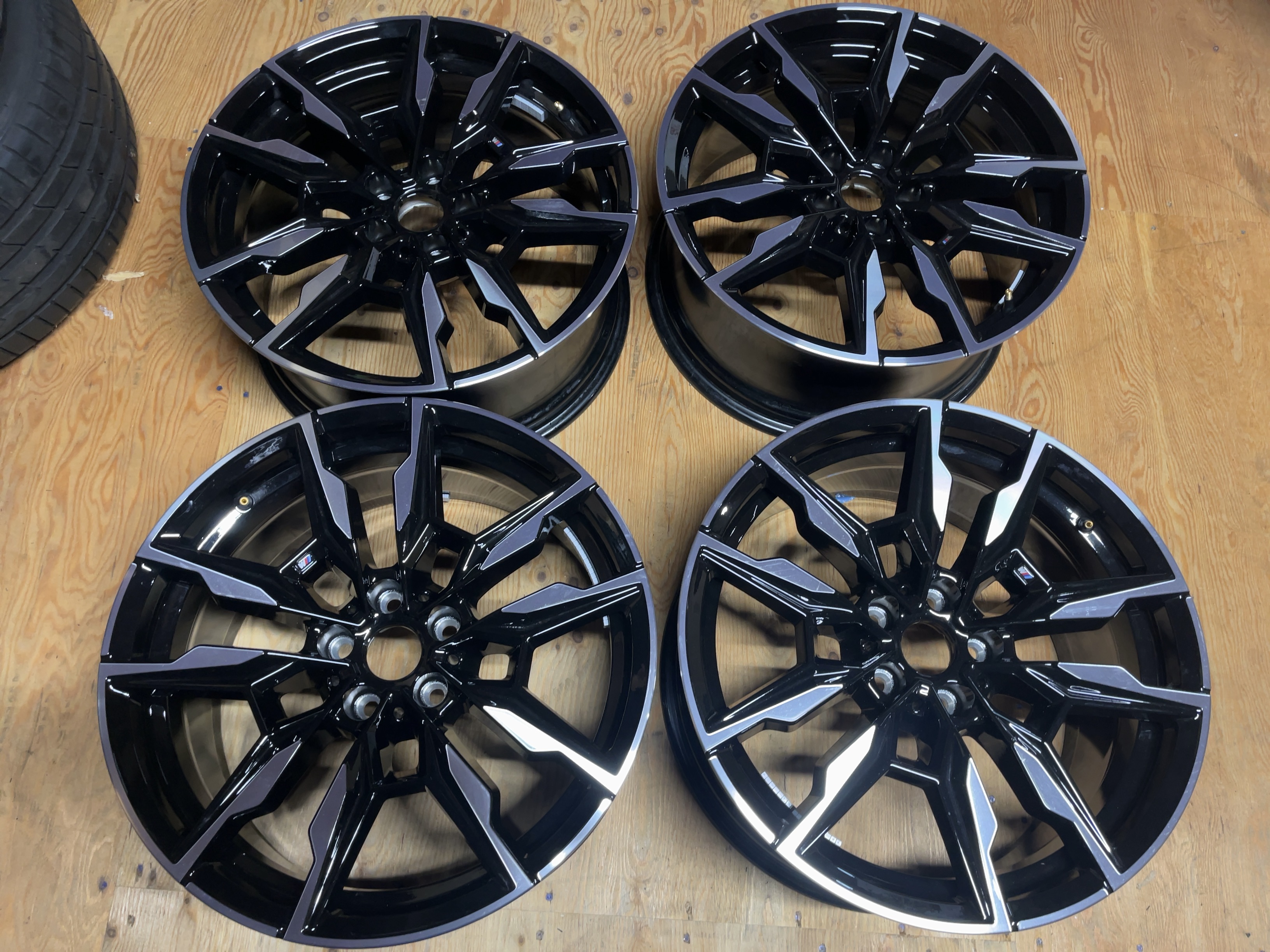 【美品 BMW G26 4シリーズ Mスポーツ 純正 19インチ ブラック4本】 美品 BMW G26 4シリーズ Mスポーツ 純正 19インチ ブラック4本】 4シリーズ