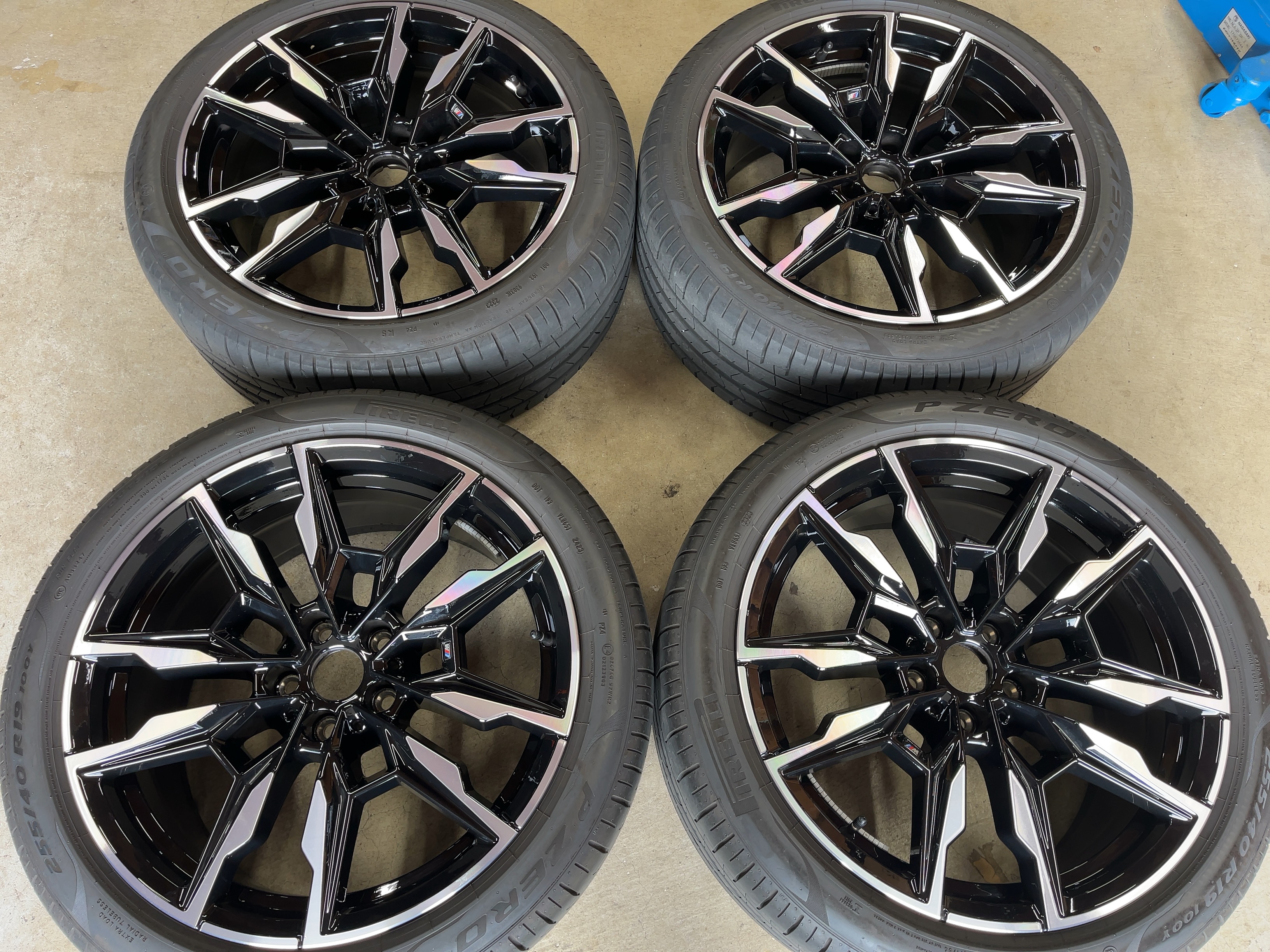 【美品 BMW G26 4シリーズ Mスポーツ 純正 19インチ ブラック4本】 BMW 4シリーズ（G26）の魅力と特徴を解説！ | トップランク・マガジン